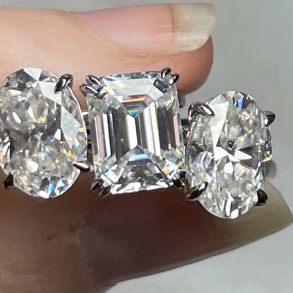 2.5ct Oval Moissanite Ring - Picture 13 of 17